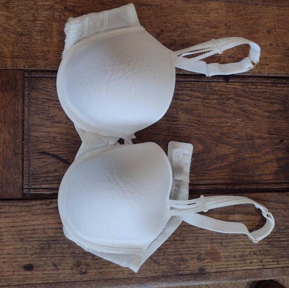 2 Bras - image 5